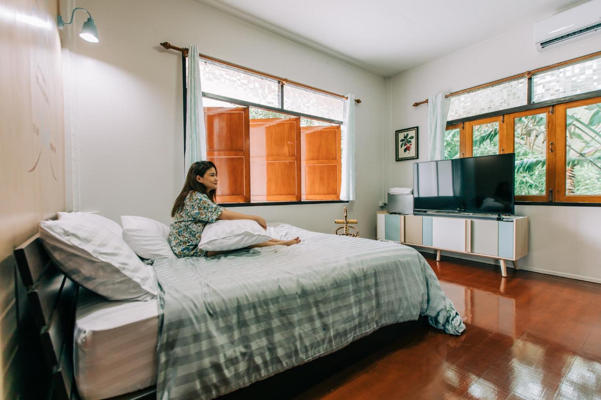 Banya Bnb: Cozy Thai Retreat in Prachuap Khiri Khan Bed & Breakfast Exterior photo